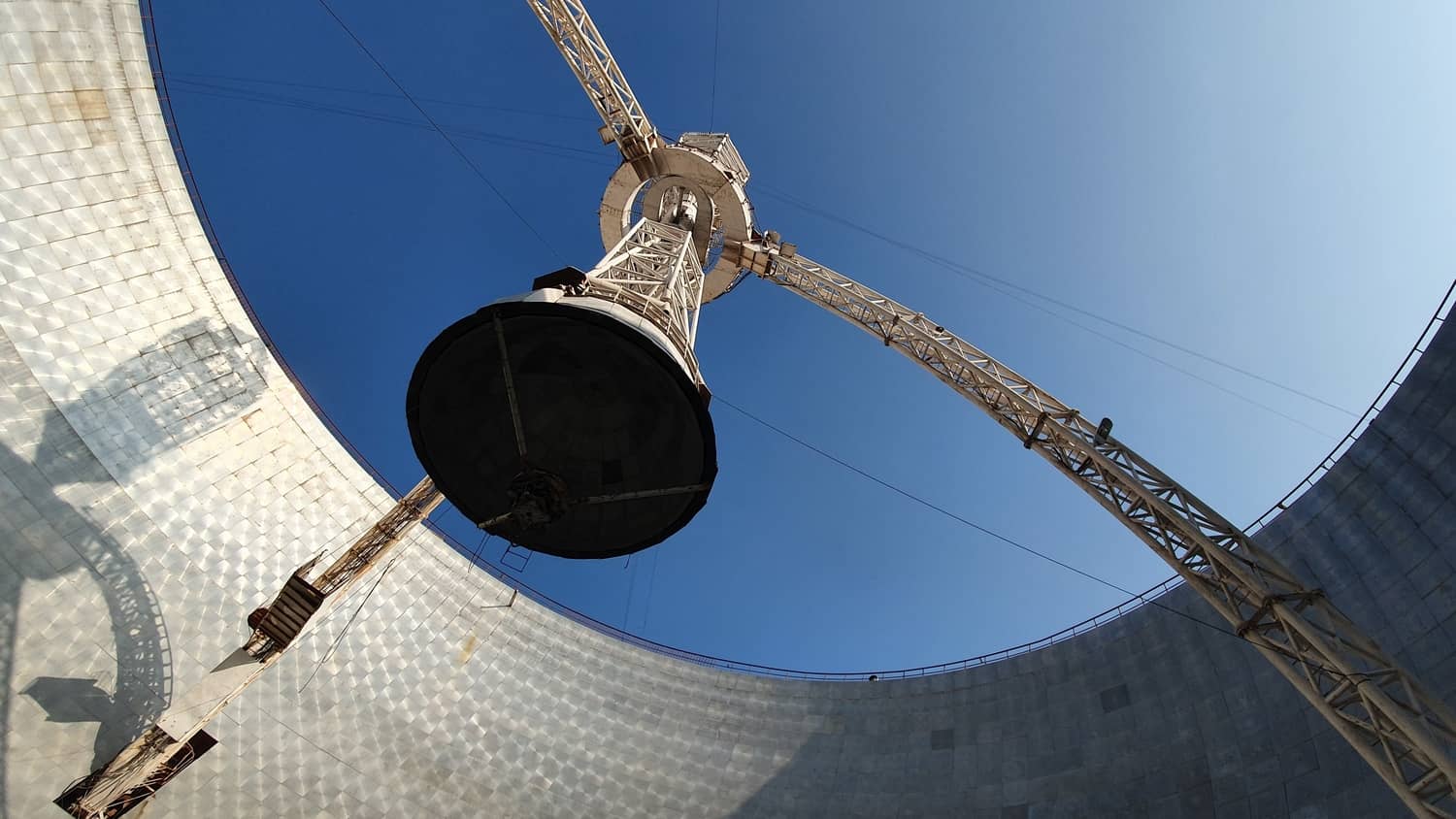 a close up of a radio optical telescope